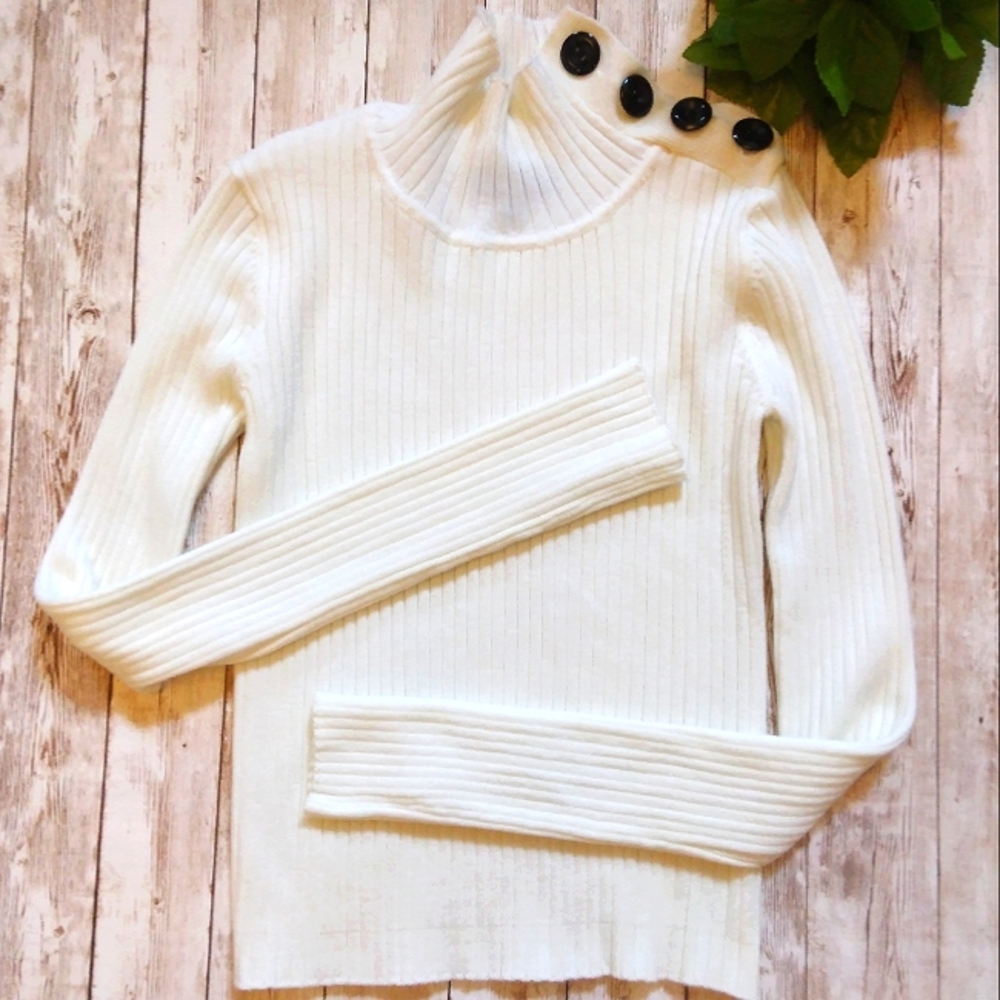 Poof! women's white button turtleneck sweater size small (J4)